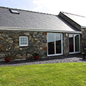 yr ardd yn y Gorlan Carrog